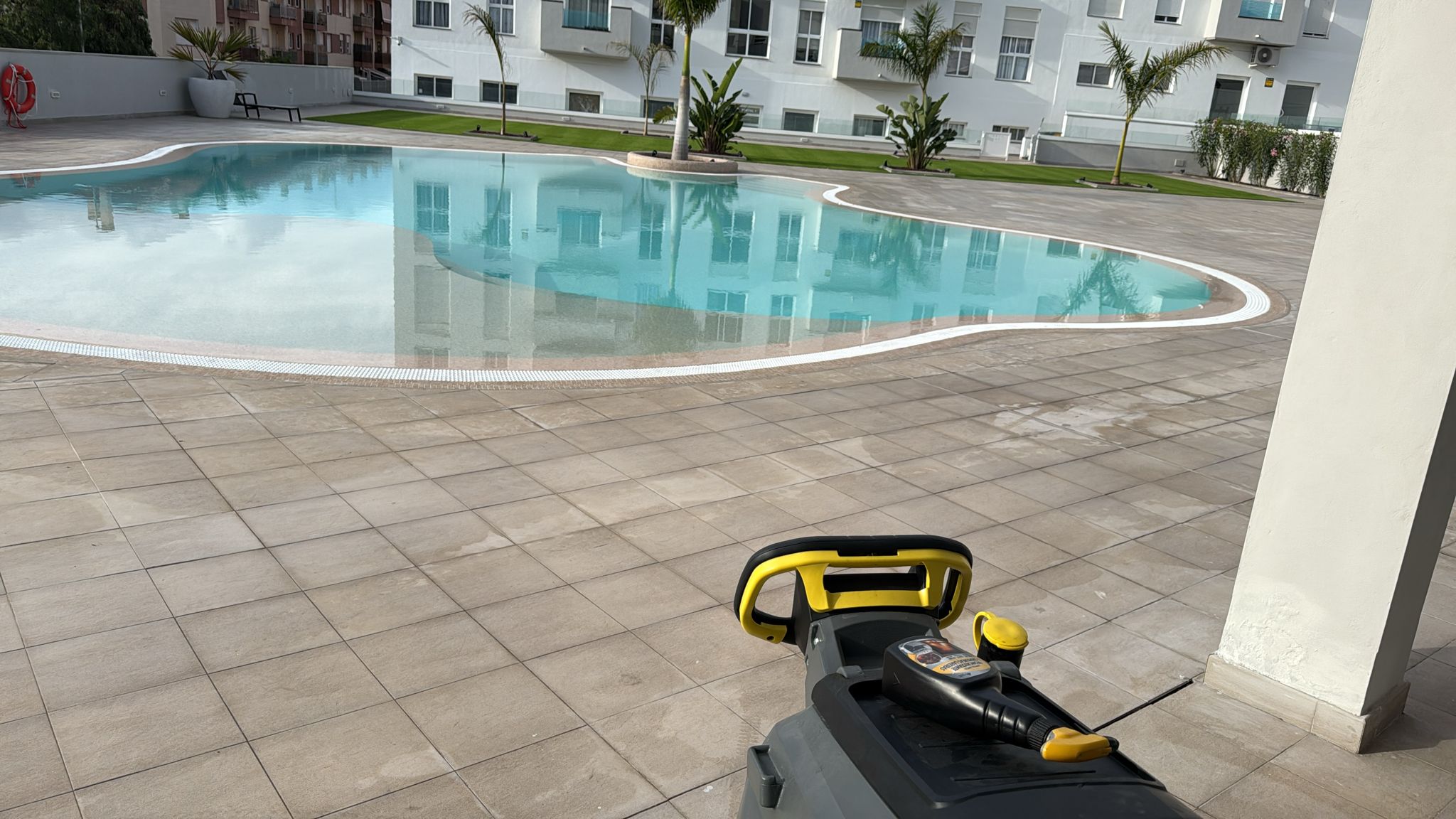 Limpieza de piscinas para comunidades en San Miguel